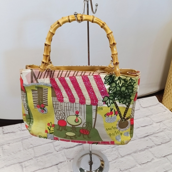 Braciano Red and Green Tote with Bamboo Handles - Picture 4 of 10